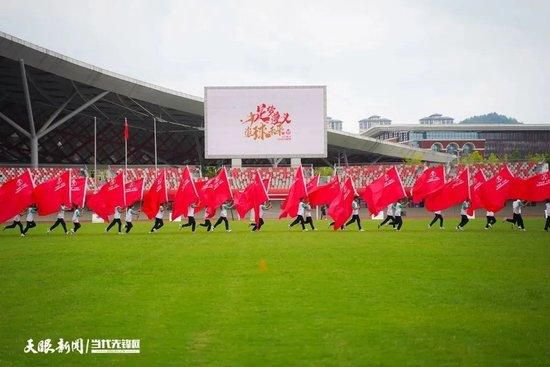 不仅雷区爆破的场景得到了100%实拍呈现，科技感极强的电磁飙车与翻滚碰撞更是力求还原